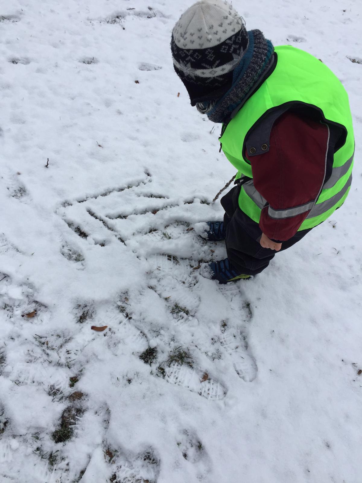 Zeichnen im Schnee