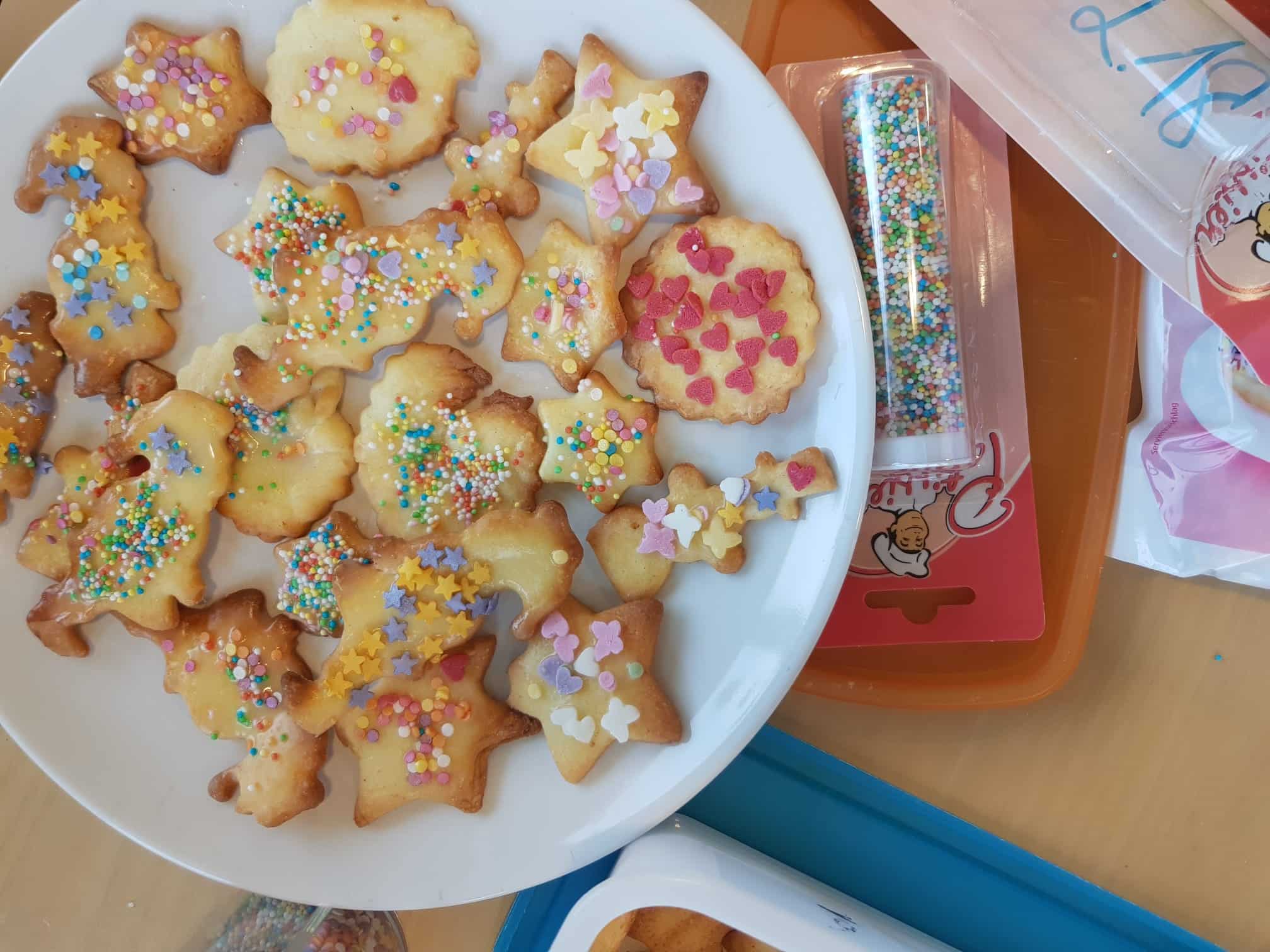 Guetzli backen und dekorieren