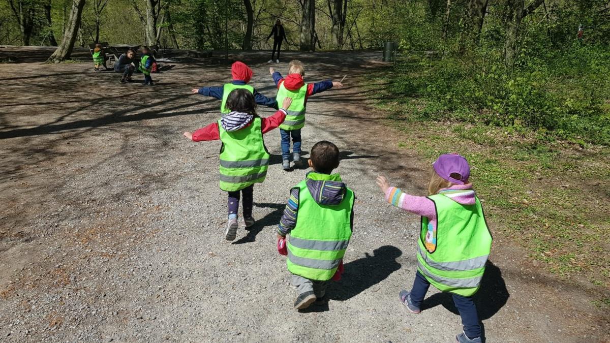 kinderkrippe blüemli - schmetterling fliegt raus