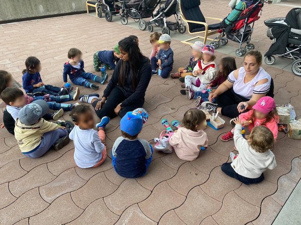 kinderkrippe und waldkinderkrippe bluemli - Mittagessen auf dem Spielplatz