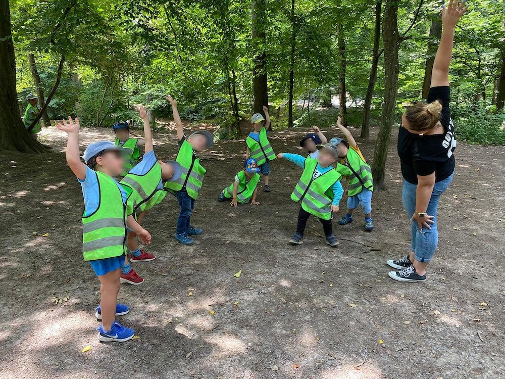 kinderkrippe und waldkinderkrippe bluemli - turnen im wald