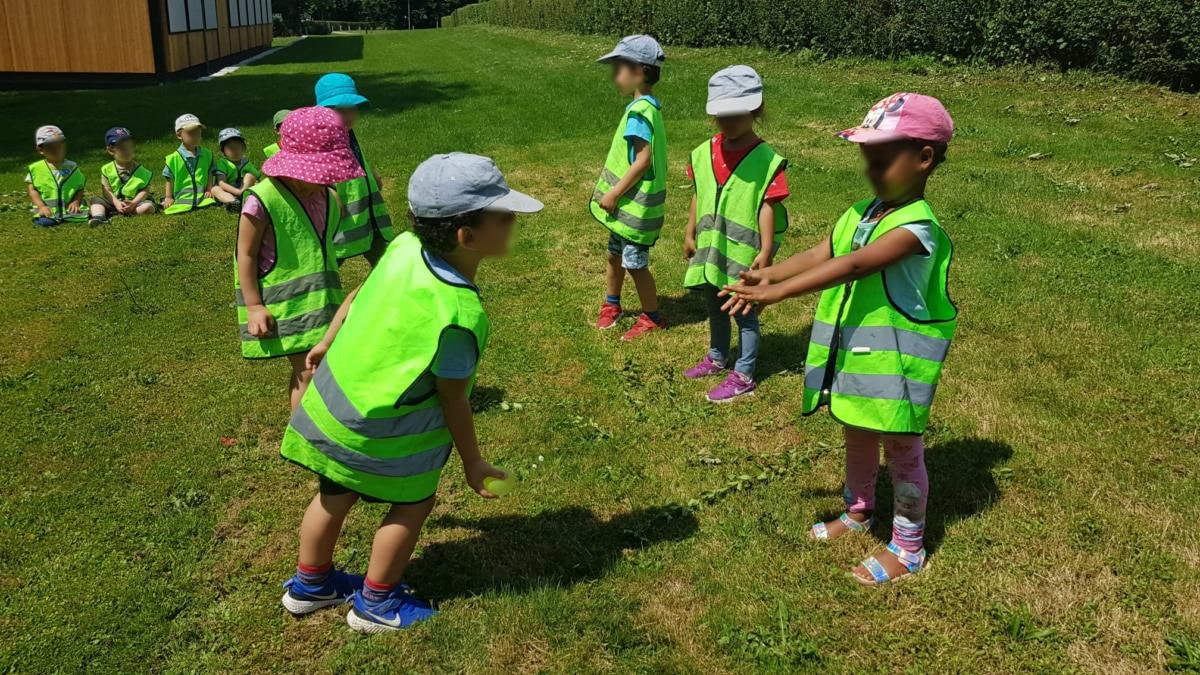 kinderkrippe-und-waldkinderkrippe-bluemli-Wasserballon-Ping-Pong