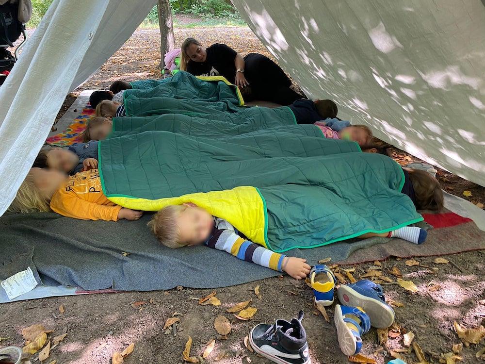 schlafen im wald - Kinderkrippe + Waldkinderkrippe Blüemli in Zürich