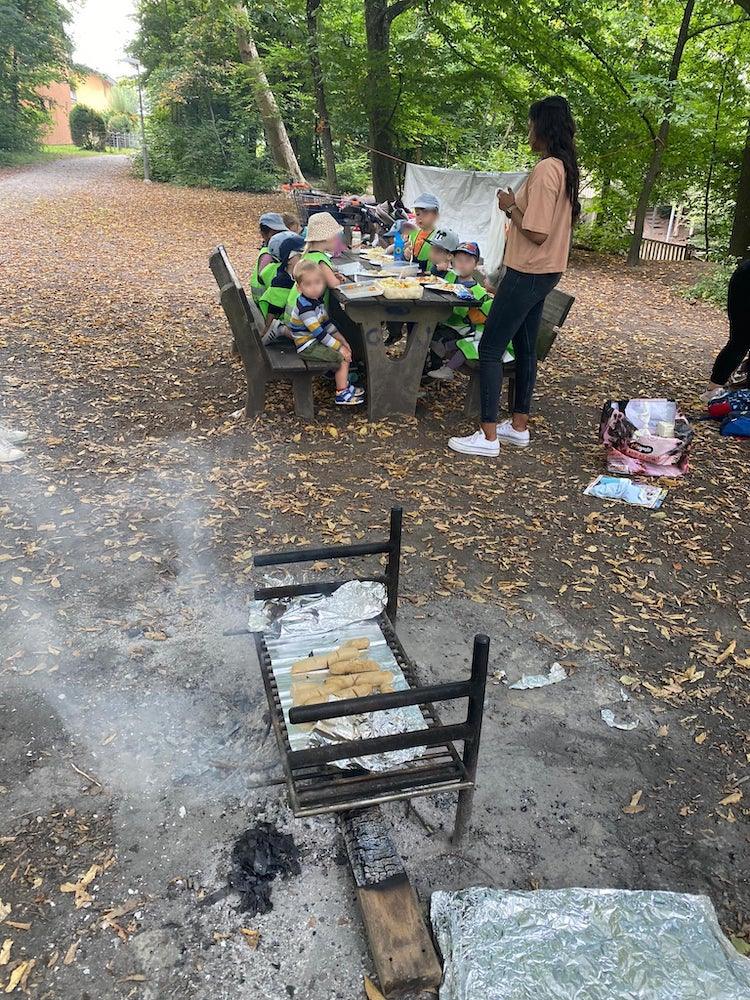 wir grillieren - Kinderkrippe + Waldkinderkrippe Blüemli in Zürich