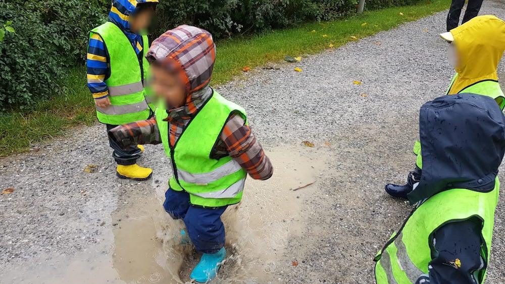 spass auch bei regen - Kinderkrippe + Waldkinderkrippe Blüemli in Zürich