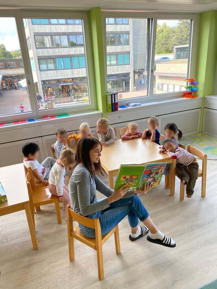 geschichte erzählen - Kinderkrippe + Waldkinderkrippe Blüemli in Zürich