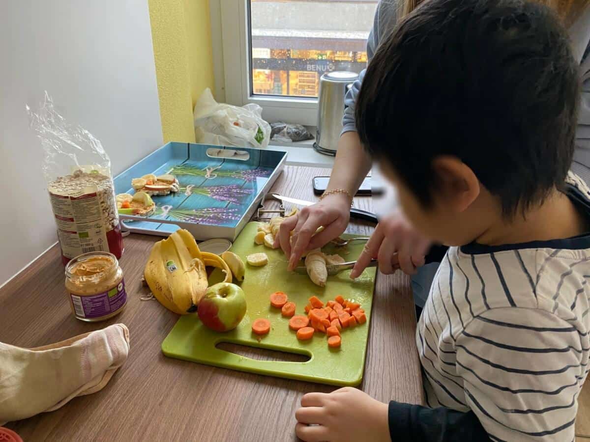 Zvieri vorbereiten - Kinderkrippe und Waldkinderkrippe Blüemli in Zürich Witikon