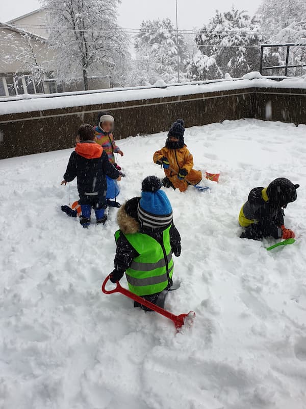 Schnee Plausch - Kinderkrippe und Waldkinderkrippe Blüemli in Zürich Witikon