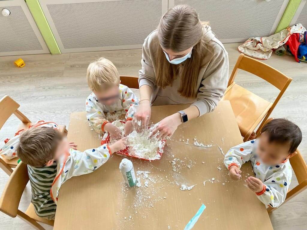 Schnee selber basteln - Kinderkrippe und WaldkinderkrippeBlluemli in Zuerich Witikon