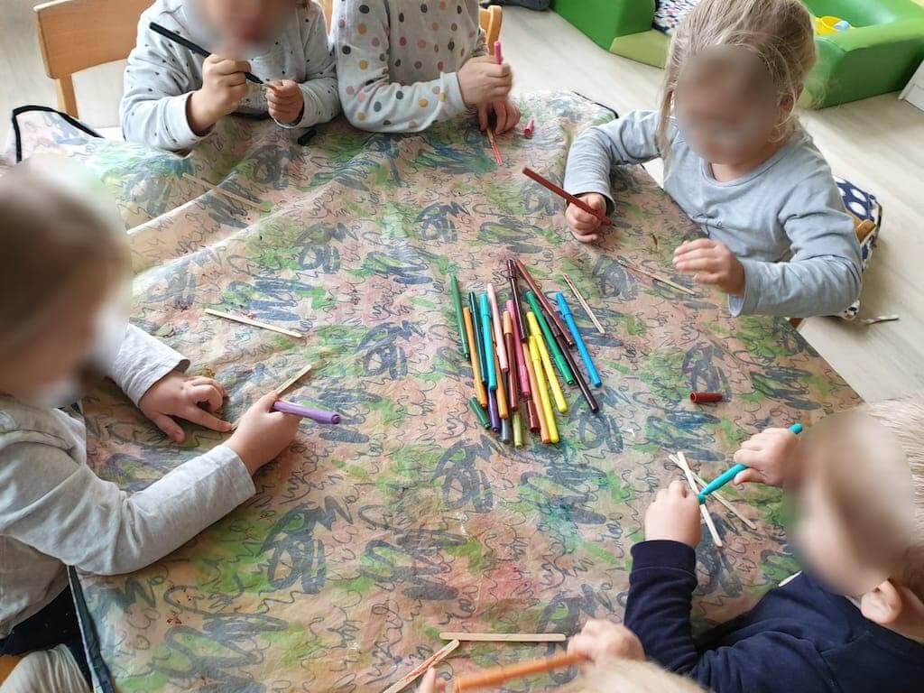 Schneeflocken Basteln - Kinderkrippe und Waldkinderkrippe Blüemli in Zürich Witikon