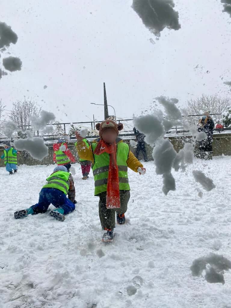 Schneeplausch Kinderkrippe und WaldkinderkrippeBlluemli in Zuerich Witikon