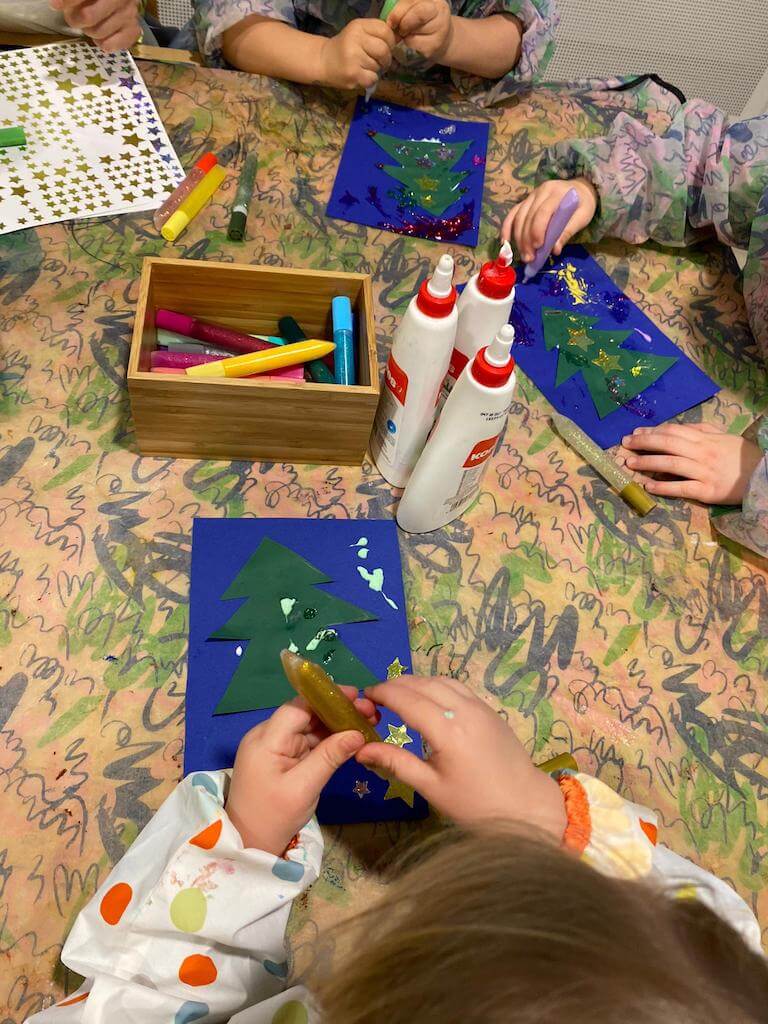 Weihnachtsbaum schmücken - Kinderkrippe und Waldkinderkrippe Blüemli in Zürich Witikon