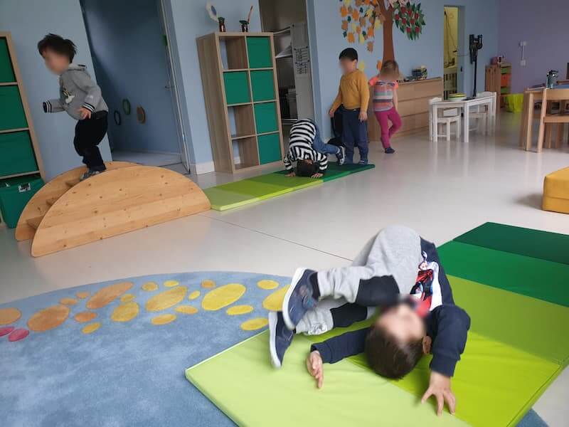 parcours in der kita kinderkrippe und wald kinderkrippe blueemli in zuerich witikon