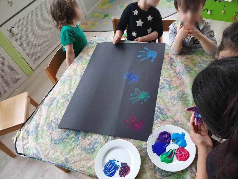 handabdruck bild kinderbetreuung blueemli kinderkrippe und waldkinderkrippe