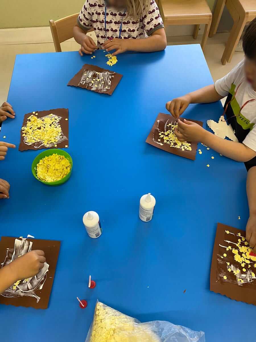 basteln mit konfetti kinderbetreuung blueemli kinderkrippe und waldkinderkrippe