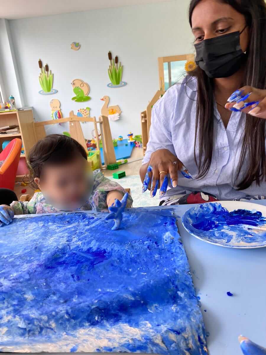 blauer fingerfarben bild kinderbetreuung blueemli kinderkrippe und waldkinderkrippe