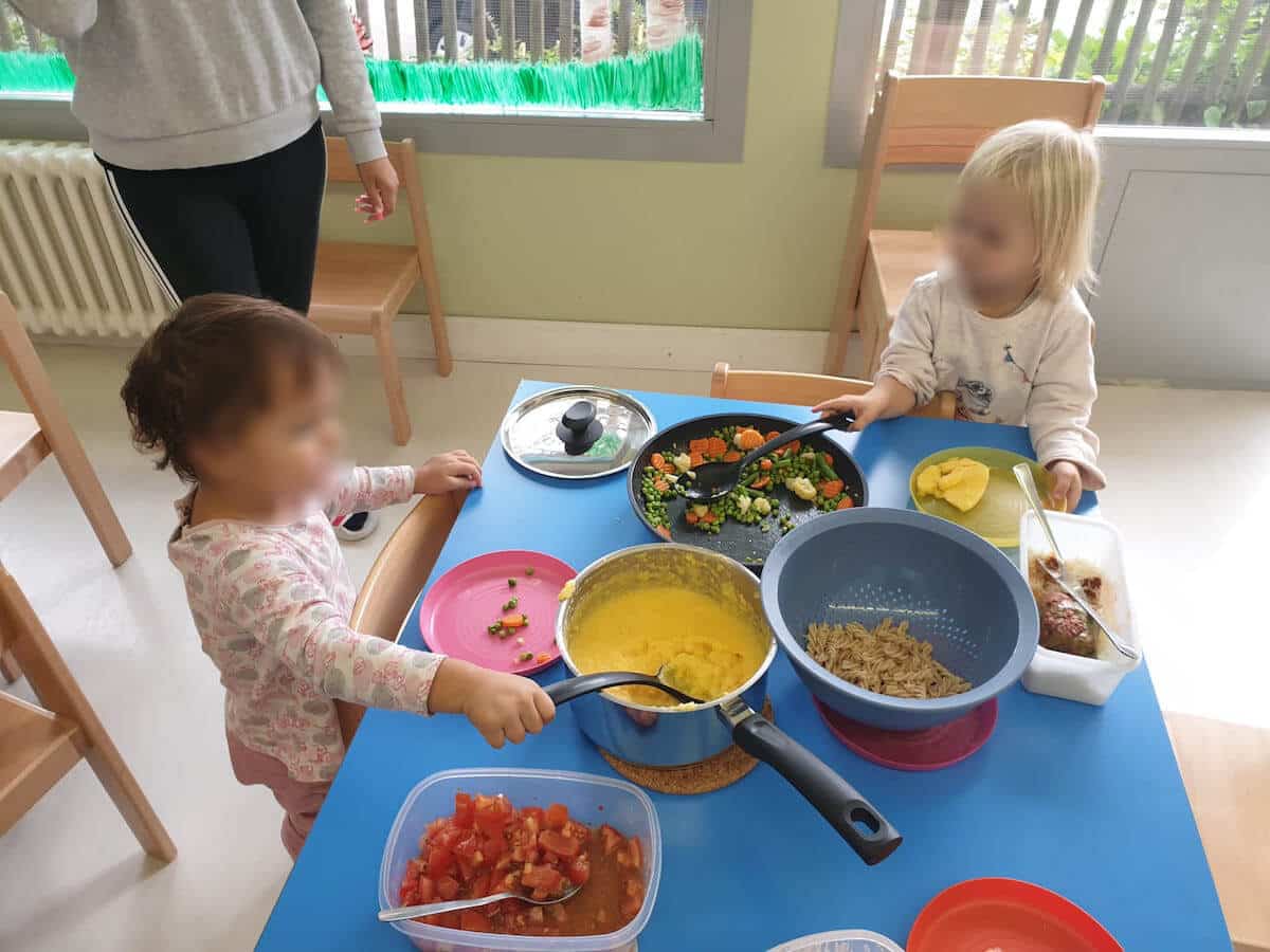 mittagessen selber schoepfen kinderbetreuung kinderkrippe und waldkinderkrippe blueemli in zuerich witikon