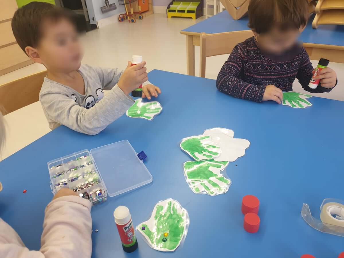 haende basteln kinderbetreuung kinderkrippe und waldkinderkrippe blueemli in zuerich witikon