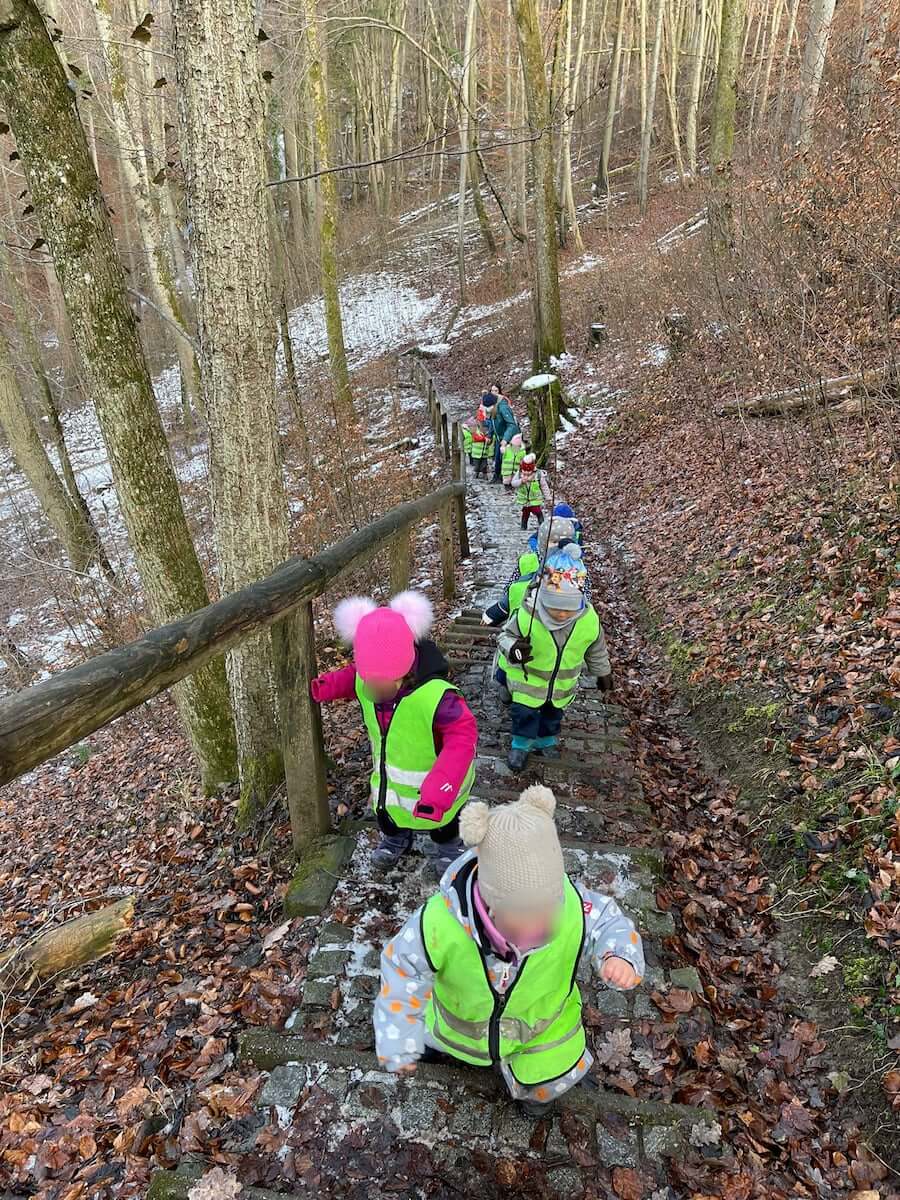 waldtreppe kinderbetreuung kinderkrippe und waldkinderkrippe blueemli in zuerich witikon