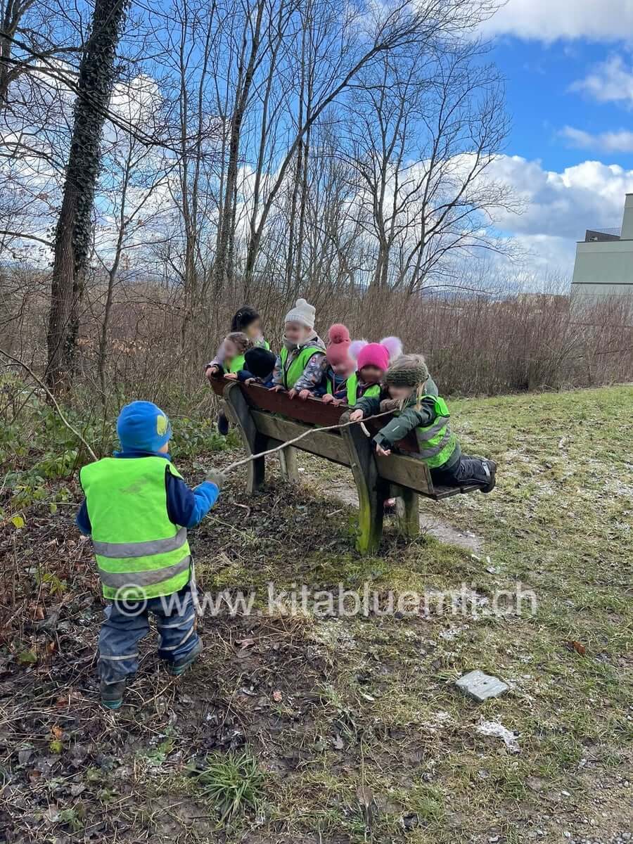 kleine pause im wald kinderbetreuung kinderkrippe und waldkinderkrippe blueemli in zuerich witikon