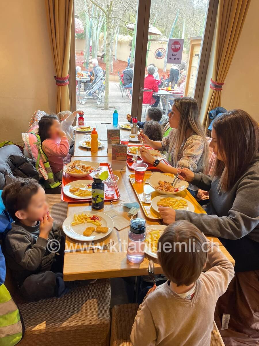 mittagessen im zoo zuerich kinderkrippe und waldkinderkrippe blueemli in zuerich witikon