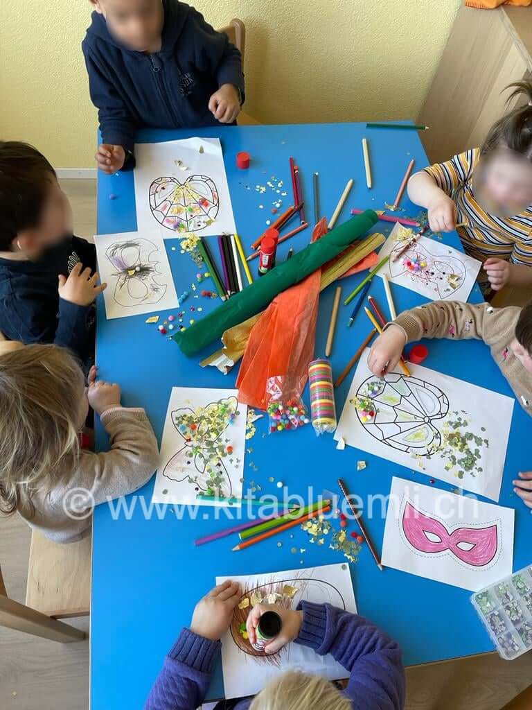 basteln mit konfetti kinderbetreuung kinderkrippe und waldkinderkrippe blueemli in zuerich witikon