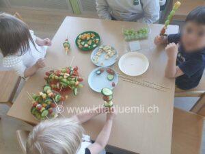 Frische Gemüsespiessli - Kinderbetreuung - Kinderkrippe und Waldkinderkrippe Blüemli in Zürich Witikon