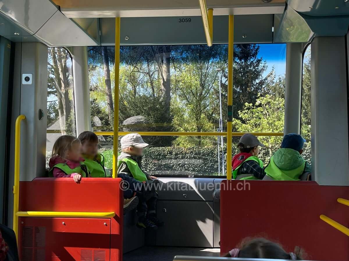 unterwegs kinderbetreuung kinderkrippe und waldkinderkrippe blueemli in zuerich witikon