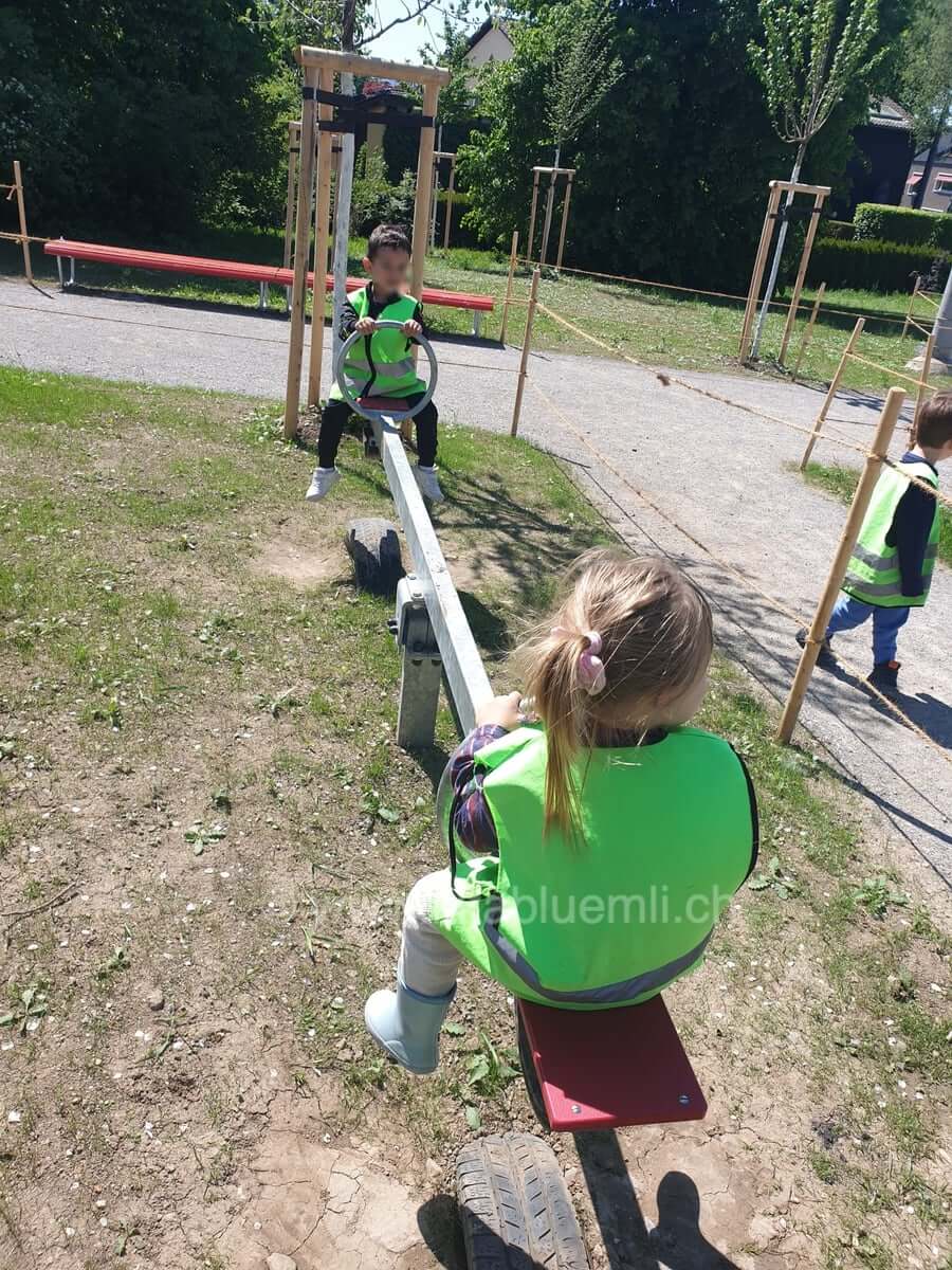 auf dem spielplatz kinderbetreuung kinderkrippe und waldkinderkrippe blueemli in zuerich witikon