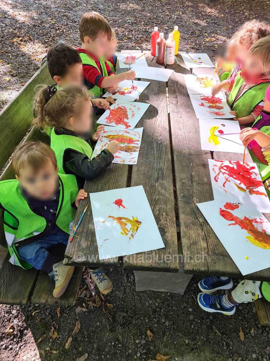 mit herbstfarben malen kinderbetreuung kinderkrippe und waldkinderkrippe blueemli in zuerich witikon