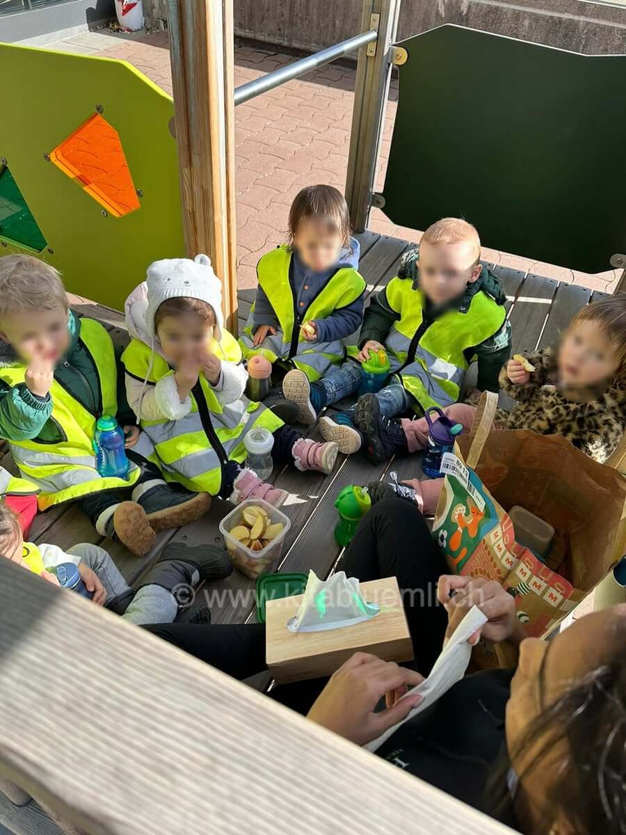 zvieri im turm kinderbetreuung kinderkrippe und waldkinderkrippe blueemli in zuerich witikon