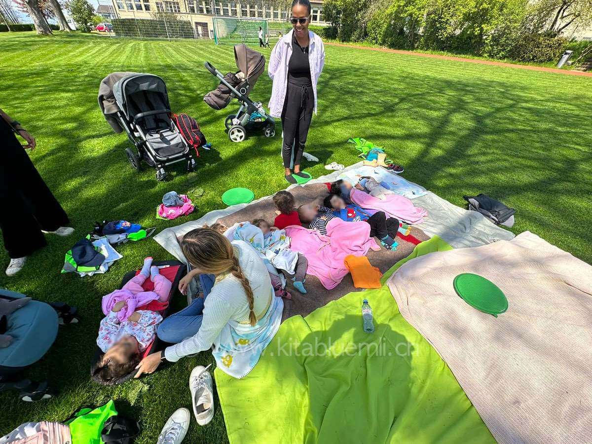 schlafen im park kinderbetreuung kinderkrippe und waldkinderkrippe blueemli in zuerich witikon