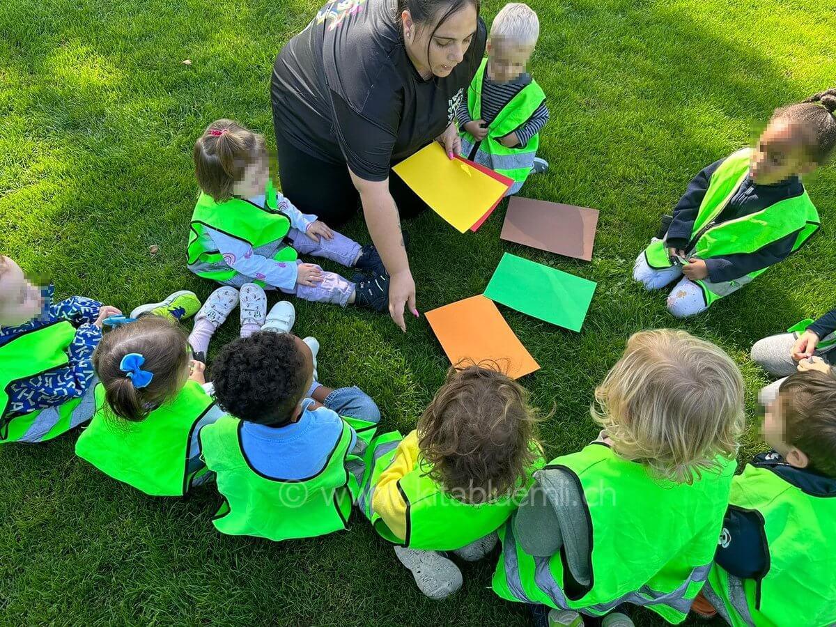 herbstfarben erkennen kinderbetreuung kinderkrippe und waldkinderkrippe blueemli in zuerich witikon