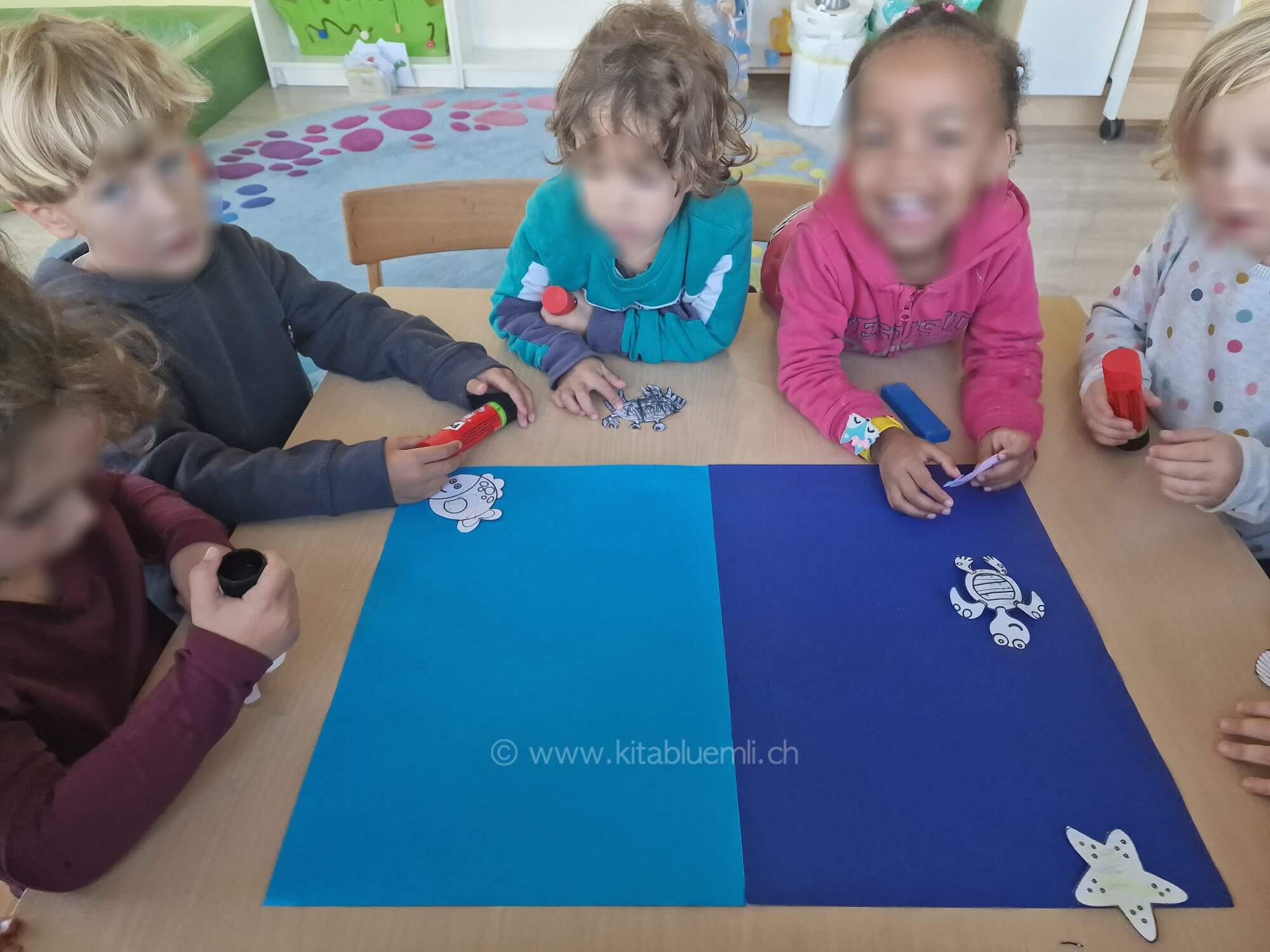 wir erstellen ein plakat mit den verschiedene meerestiere kinderbetreuung kinderkrippe und waldkinderkrippe blueemli in zuerich witikon