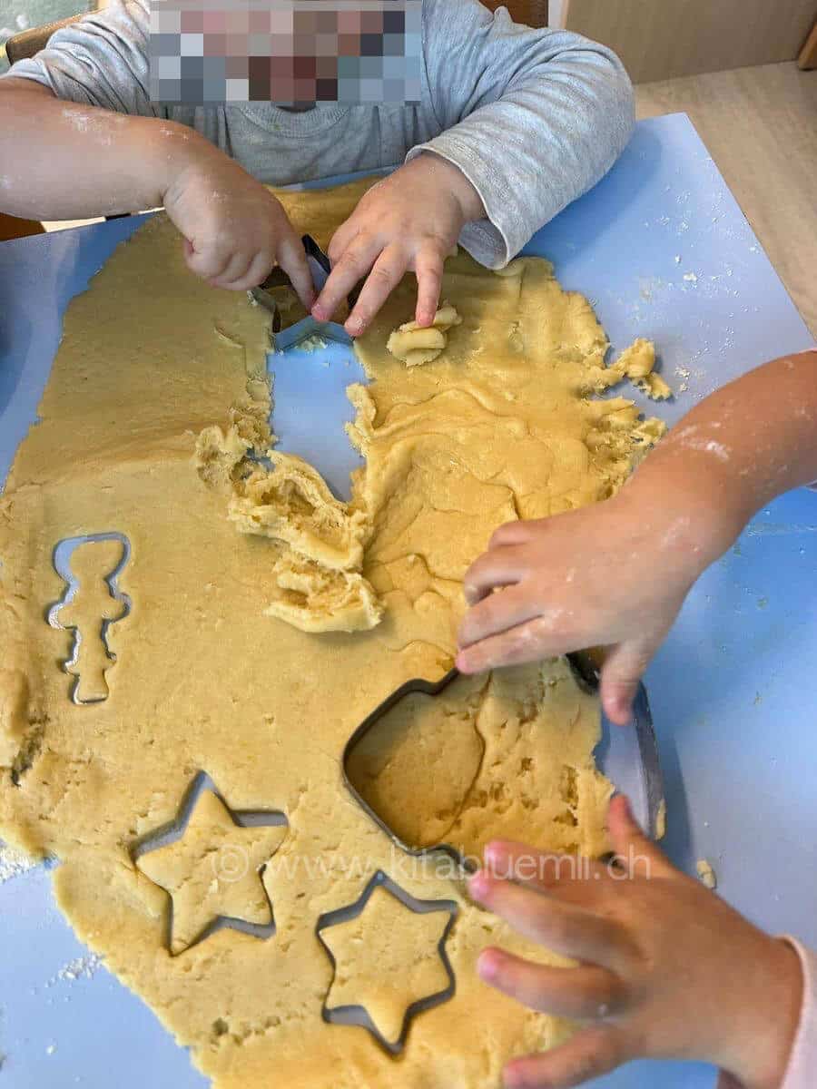 guetzli backen kinderbetreuung kinderkrippe und waldkinderkrippe blueemli in zuerich witikon