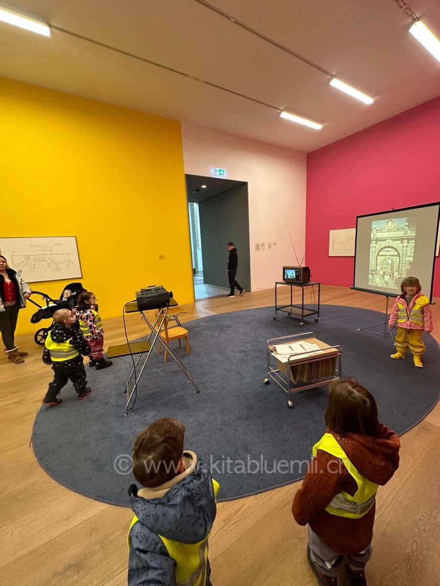 besuch im kunstmuseum kinderbetreuung kinderkrippe und waldkinderkrippe blueemli in zuerich witikon