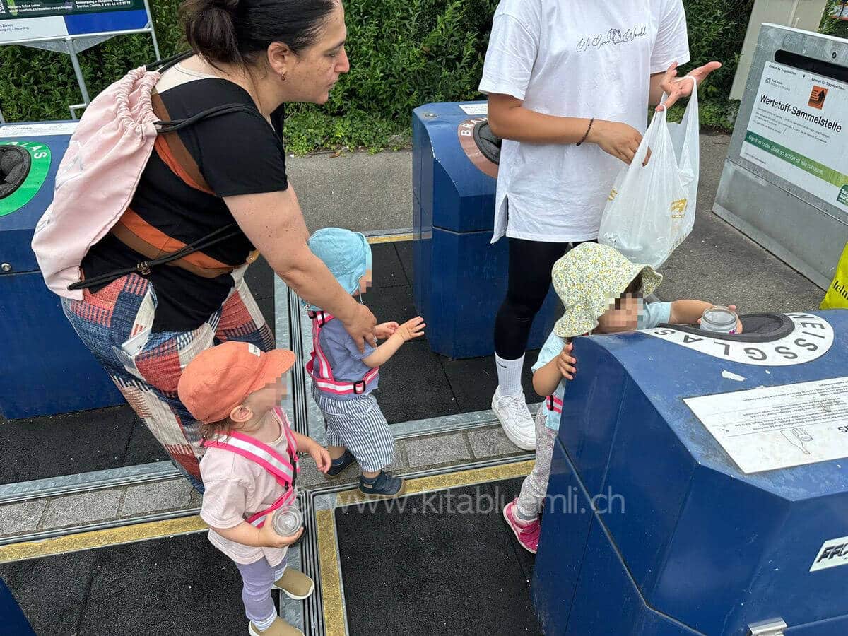 zusammen muell trennen kinderbetreuung kinderkrippe und waldkinderkrippe blueemli in zuerich witikon