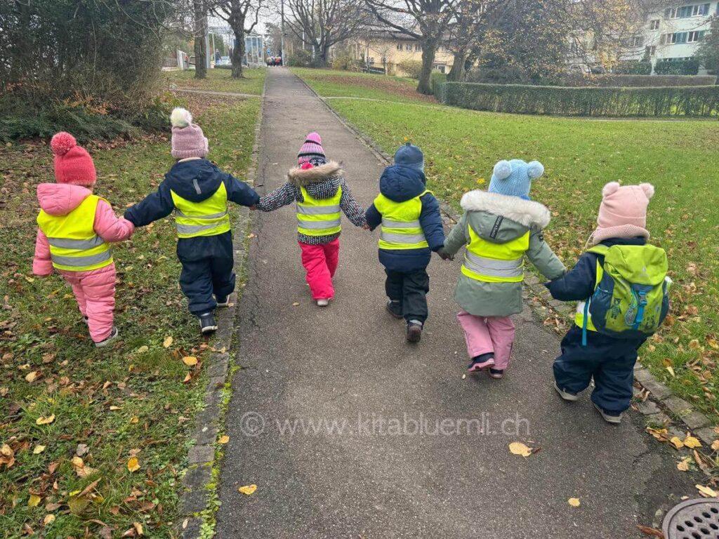 zusammenhalt kinderbetreuung kinderkrippe und waldkinderkrippe blueemli in zuerich witikon