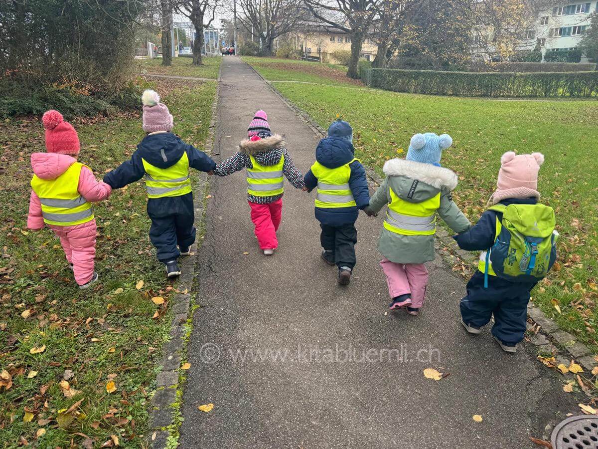 zusammenhalt kinderbetreuung kinderkrippe und waldkinderkrippe blueemli in zuerich witikon