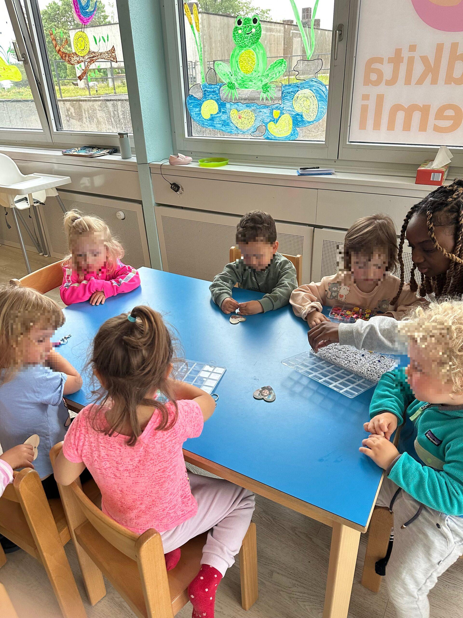 Gruppenaktivitäten im Kinderkrippe – Miteinander lernen, spielen und wachsen