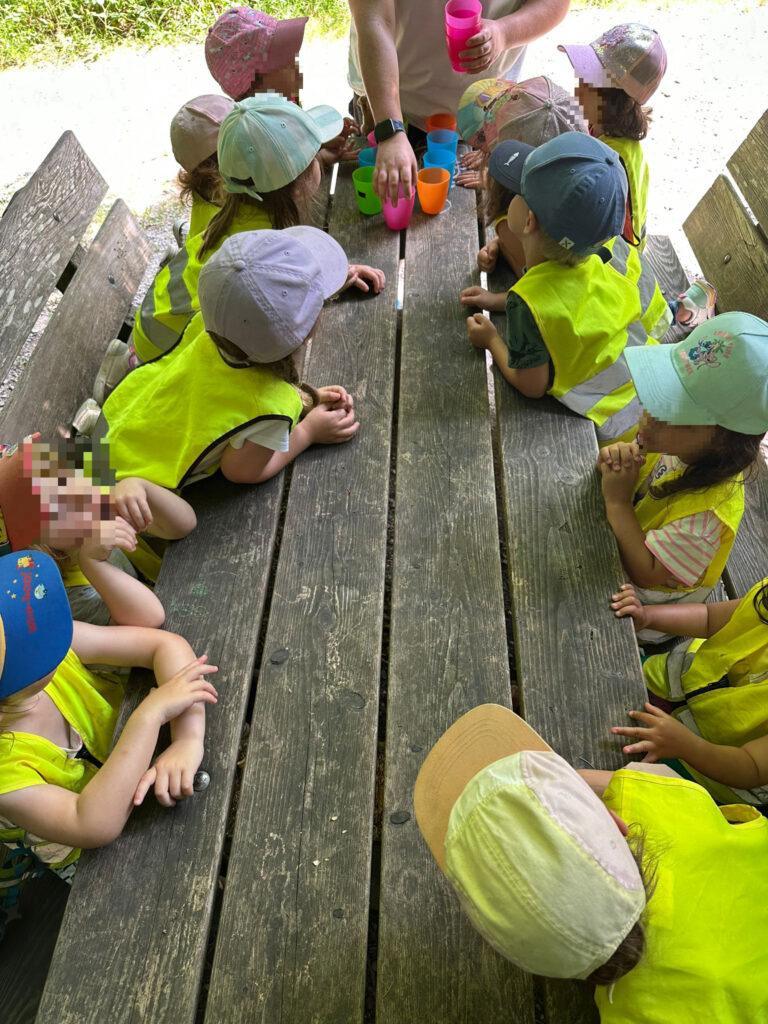 Waldgruppe Abenteuer für glückliche Kinder