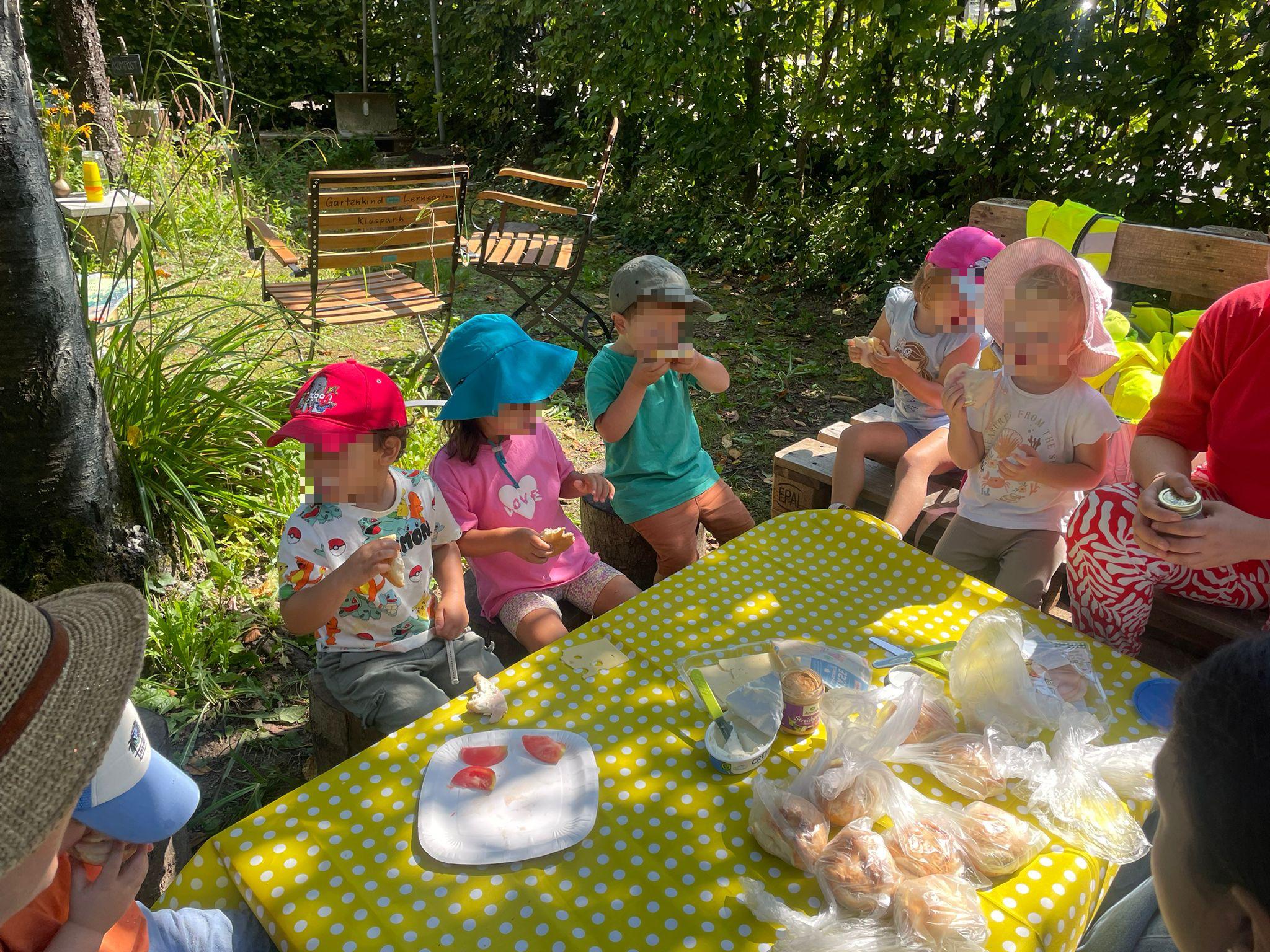Znüni im Garten bringt frische Energie