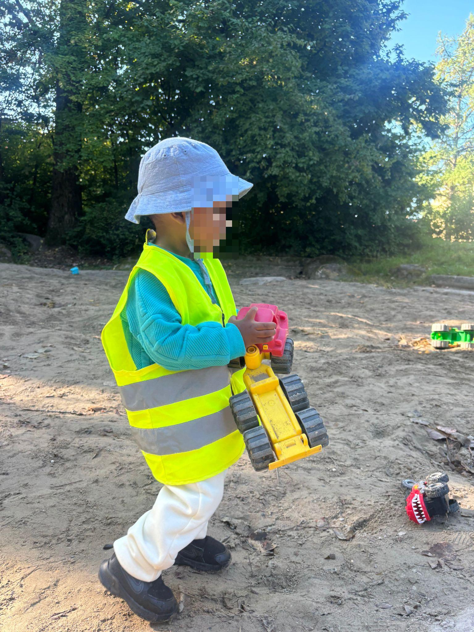 Sandspiel in der Kinderkrippe Blüemli: Lernen, Bauen und Staunen mit allen Sinnen