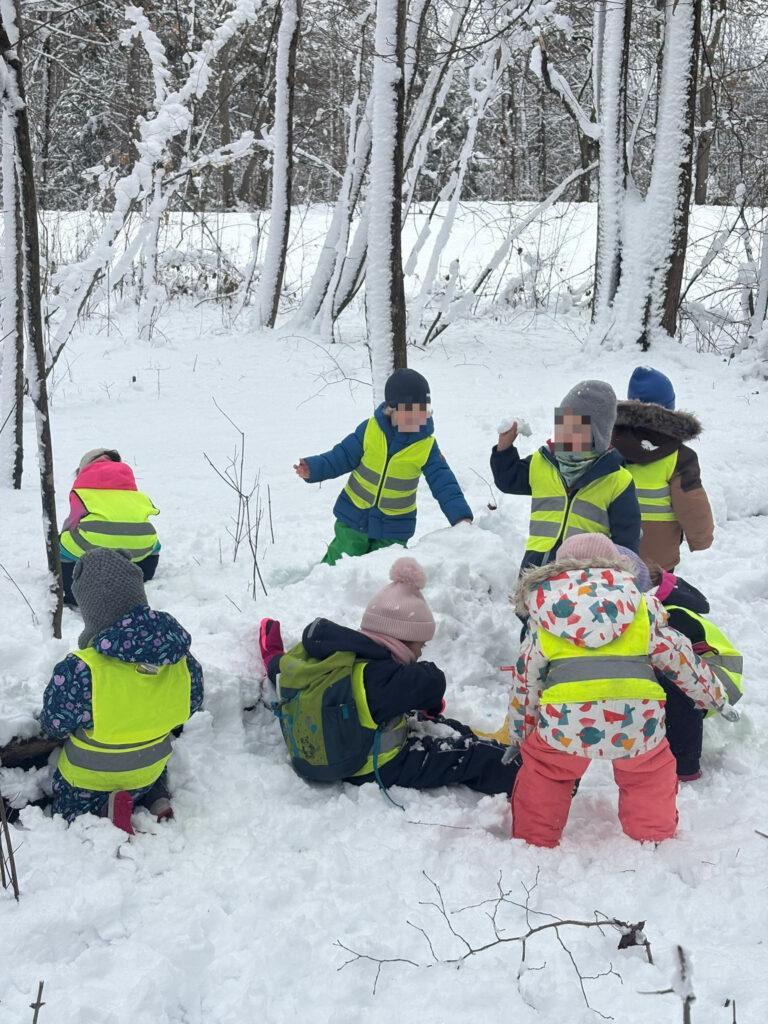 Winterwald: Naturerfahrungen und Bewegung im Schnee erleben